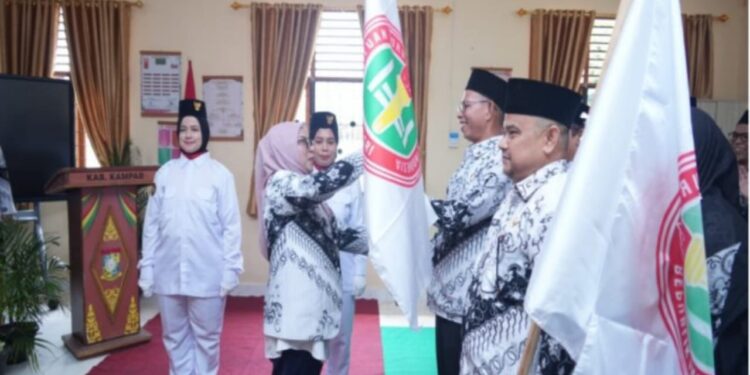 Wakil Bupati Kampar Lantik ketua PGRI Kecamatan Tambang dan siak Hulu