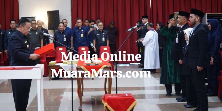 Plt Gubernur Riau Lantik 77 Kepala Sekolah SMA/SMK dan SLB Se- Provinsi Riau
