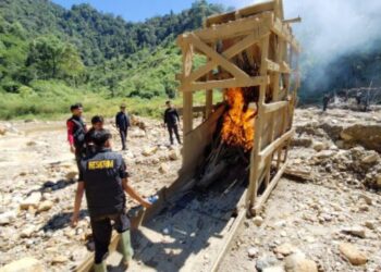 Satgas Anti Ilegal Polres Solok Selatan (SUMBAR) Tutup 2 Usaha Tambang Emas Tampa Izin ( PETI), UU Minerba 158 Jangan Diabaikan