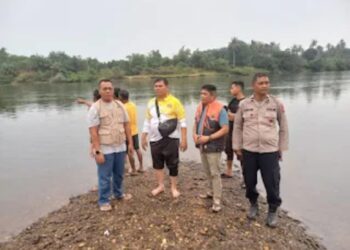 Kapolsek Kampar beserta Tim Ikut Turun Mencari Korban Diseret Arus Sungai Kampar