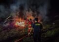 Satpol PP Berhasil Padamkan Kebakaran Lahan di Pasar Benai Kuansing