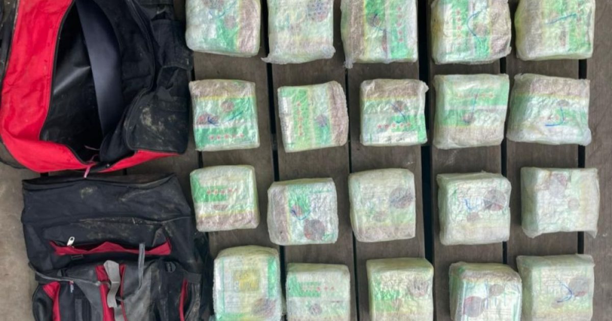22-28-46-polda-riau-berhasil-gagalkan-peredaran-20-kg-sabu-di-dumai--nvi